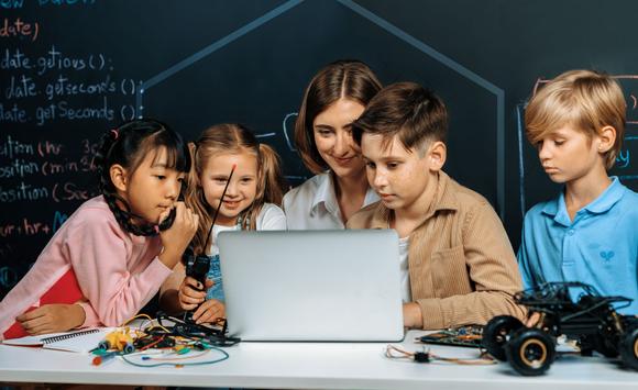 L'Intelligenza Artificiale a Scuola: le nuove linee guida MIM